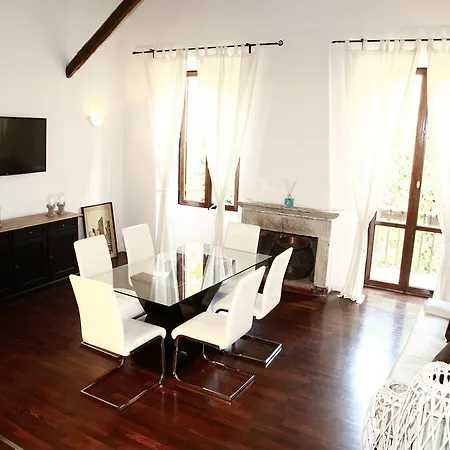 Vicolo Moroni Apartment *